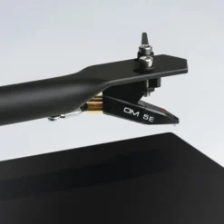 Pro-Ject T1 Schwarz Glanz - Premium Plattenspieler für perfekten Klang 5 Pro-Ject T1 Schwarz Glanz - Premium Plattenspieler für perfekten Klang -KlangHaus Verkäufe 1382131 3 3 scaled
