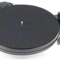 Pro-Ject RPM 1 Carbon Schwarz Glanz Plattenspieler | Hochwertiger Vinyl-Player
